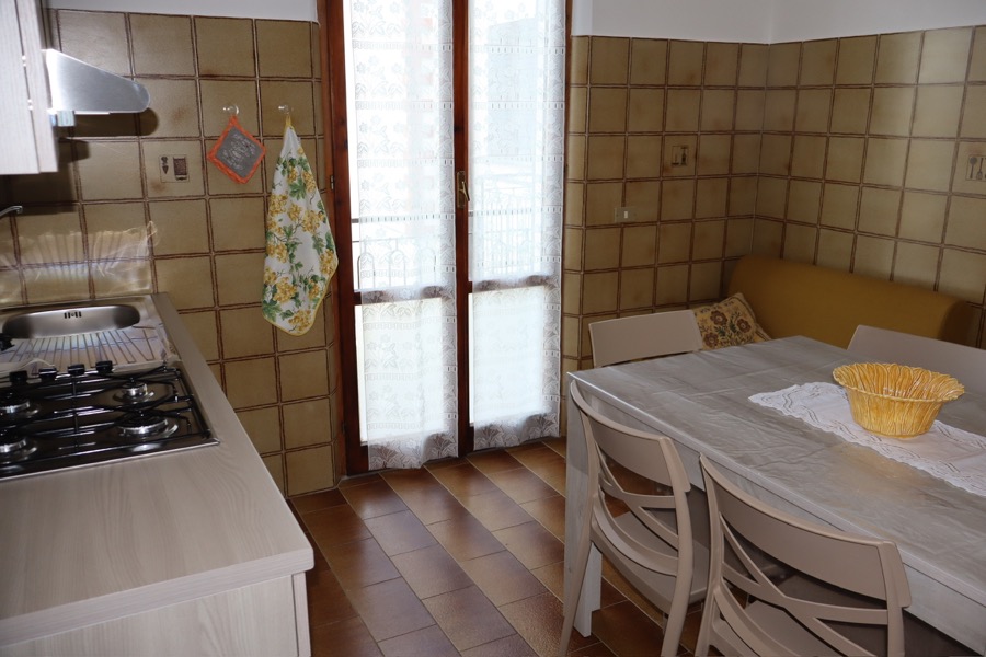 Appartamento con zona cucina e soggiorno