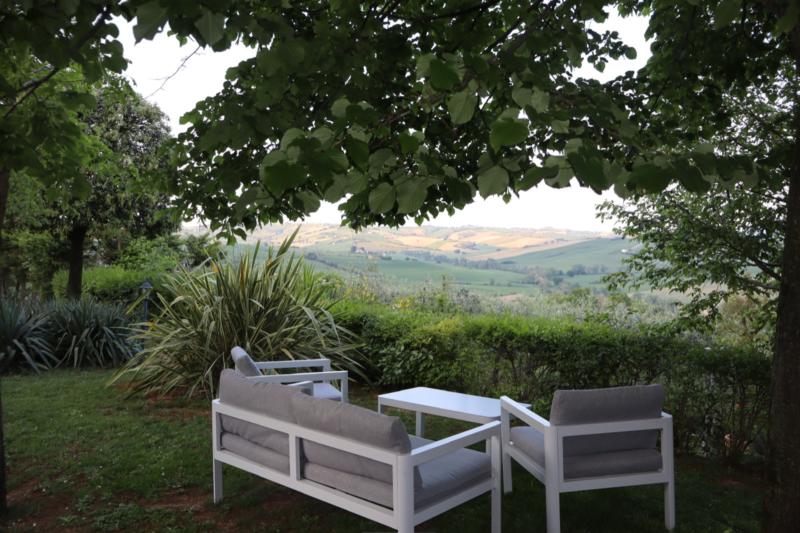 Giardino del B&B Spicello con area relax
